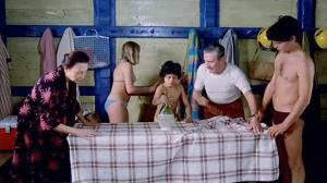 Кадры из фильма Пляжный домик / Casotto (1977)