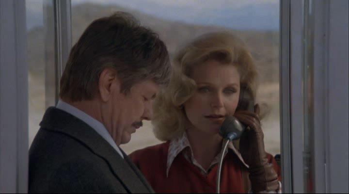 Кадр из фильма Телефон / Telefon (1977)