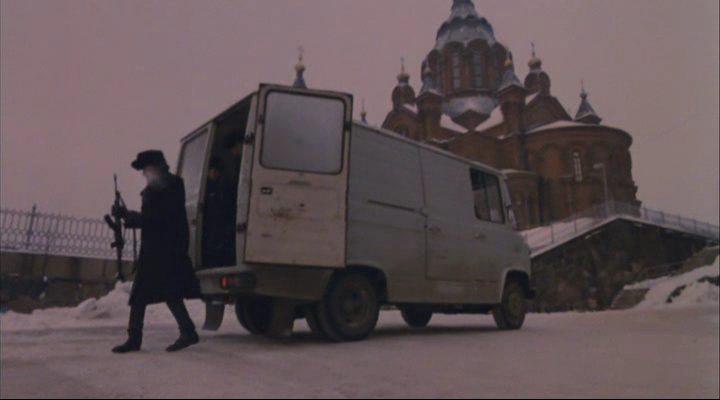 Кадр из фильма Телефон / Telefon (1977)