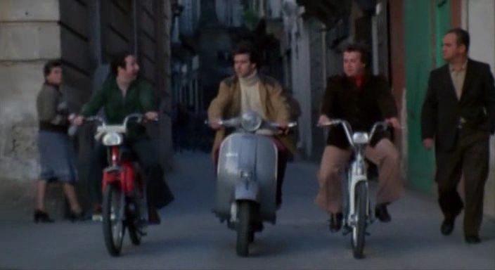 Кадр из фильма Учительница в колледже / L'insegnante va in collegio (1978)