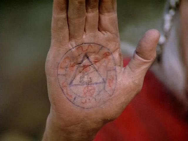 Кадр из фильма Пес дьявола: Гончая ада / Devil Dog: The Hound of Hell (1978)
