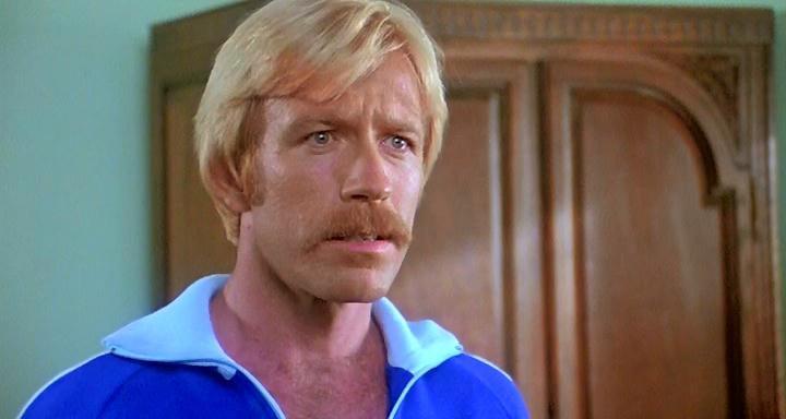 Кадр из фильма Черные тигры / Good Guys Wear Black (1979)