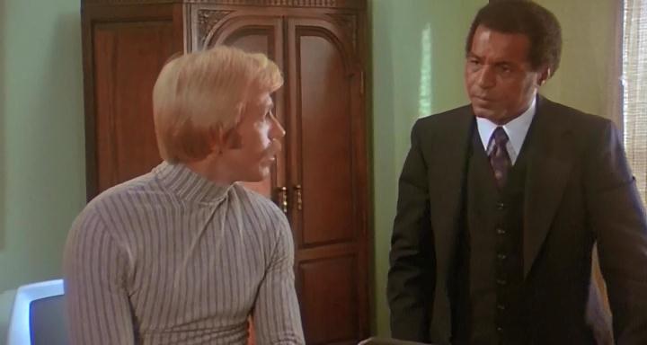 Кадр из фильма Черные тигры / Good Guys Wear Black (1979)