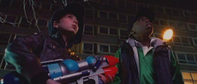 Кадр из фильма Чужие на районе / Attack the Block (2011)