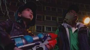 Кадры из фильма Чужие на районе / Attack the Block (2011)