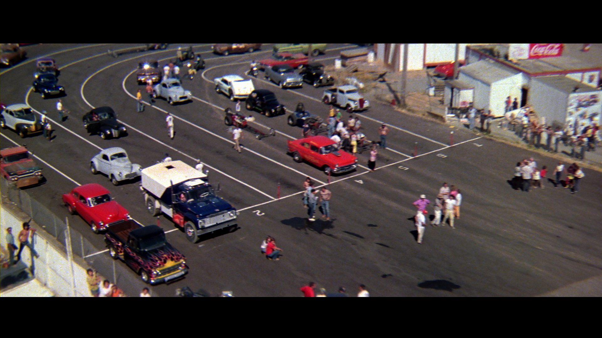 Кадр из фильма Новые американские граффити / More American Graffiti (1979)