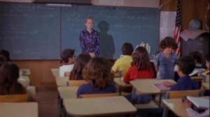 Кадры из фильма Девочка с голубым рюкзаком / La niña de la mochila azul (1979)