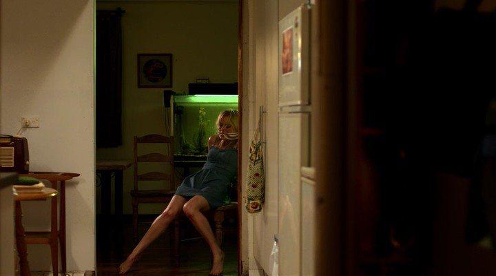 Кадр из фильма Затаив дыхание / Crawl (2011)