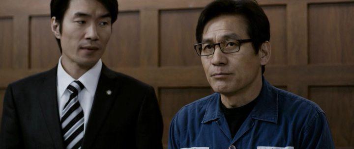 Кадр из фильма Непокоренный / Bu-reo-jin hwa-sal (2011)