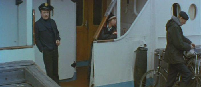 Кадр из фильма Два долгих гудка в тумане (1980)