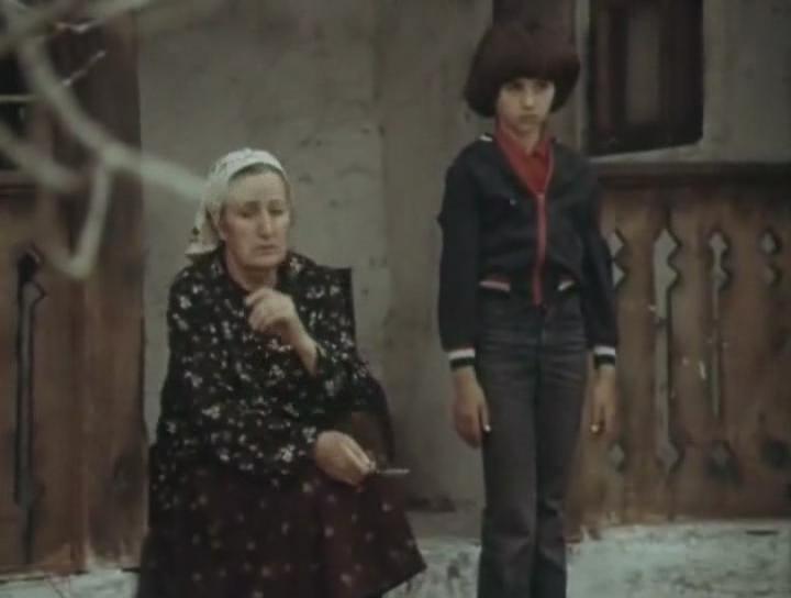 Кадр из фильма Только остров не возьмешь с собой... (1980)