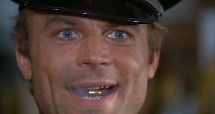 Кадр из фильма Суперполицейский / Poliziotto superpiù (1980)