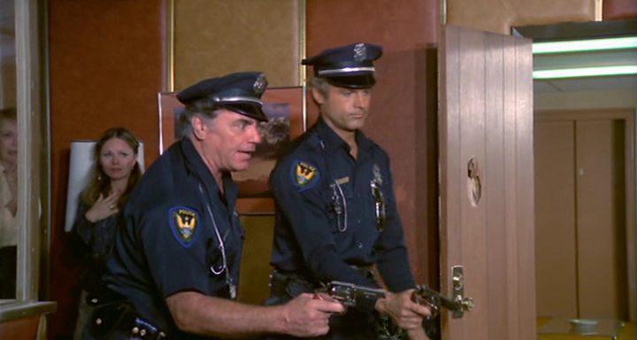 Кадр из фильма Суперполицейский / Poliziotto superpiù (1980)
