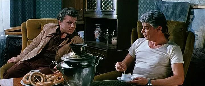 Кадр из фильма Выстрел в спину (1980)
