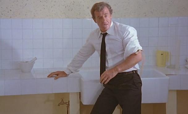 Кадр из фильма Профессионал / Le professionnel (1981)