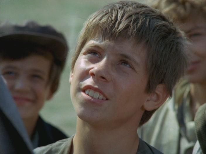 Кадр из фильма Комиссар полиции и малыш / Duelul (1981)