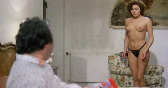 Кадр из фильма Сексуальное просвещение учителей / L'onorevole con l'amante sotto il letto (1981)