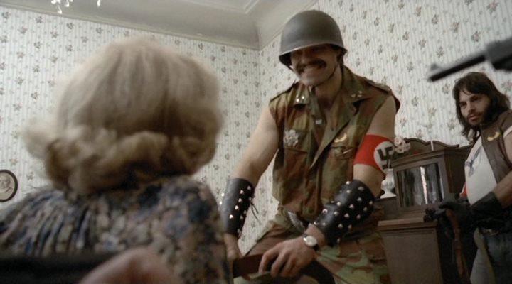 Кадр из фильма Бешеные лисы / Los violadores (1981)