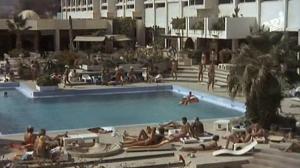 Кадры из фильма Красивые загорелые блондинки / Belles blondes et bronzees (1981)