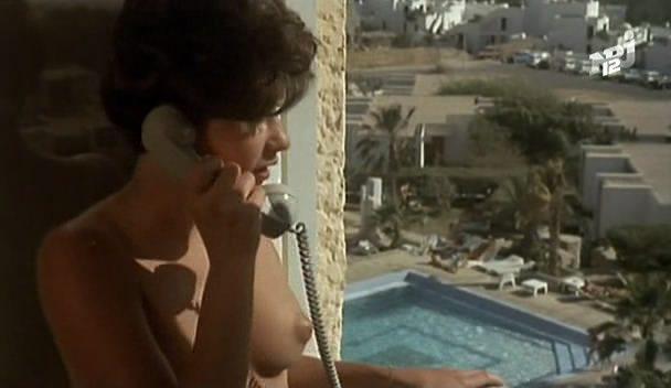 Кадр из фильма Красивые загорелые блондинки / Belles blondes et bronzees (1981)