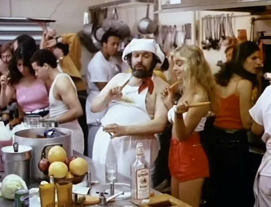 Кадр из фильма Безбашенные официантки / Waitress! (1981)
