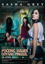 Труп в белом саване дрожит, но продолжает принимать ванну / Pocong mandi goyang pinggul (2011)