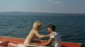 Кадры из фильма Эммануэль в деревне / Messo comunale praticamente spione (1982)