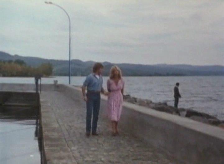 Кадр из фильма Эммануэль в деревне / Messo comunale praticamente spione (1982)