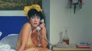 Кадры из фильма Голодная жена и горячий любовник / La moglie in bianco... l'amante al pepe (1982)