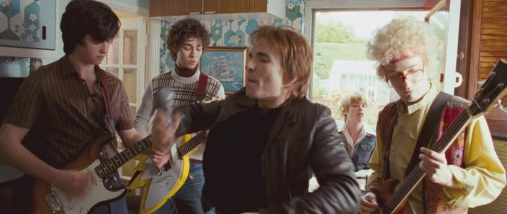 Кадр из фильма Убить Боно / Killing Bono (2011)