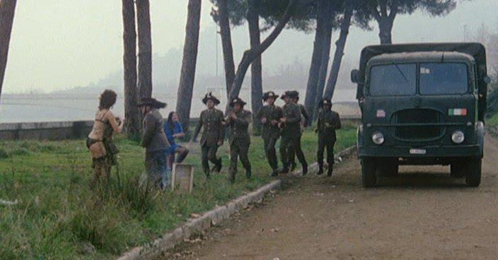 Кадр из фильма Да здравствует тюлень! / W la foca (1982)