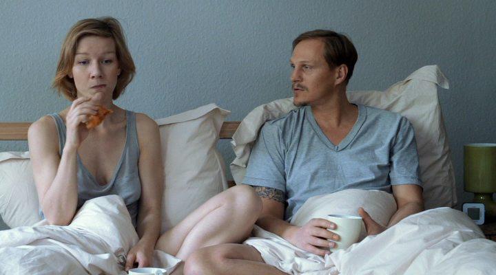 Кадр из фильма Над нами только небо / Über uns das All (2011)