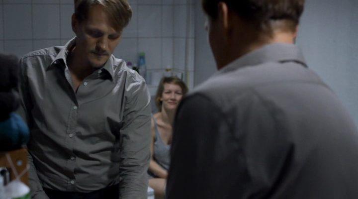 Кадр из фильма Над нами только небо / Über uns das All (2011)