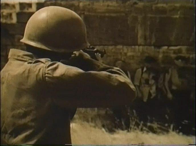 Кадр из фильма Падение кондора (1982)