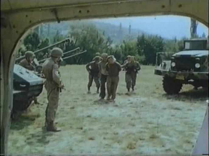 Кадр из фильма Падение кондора (1982)