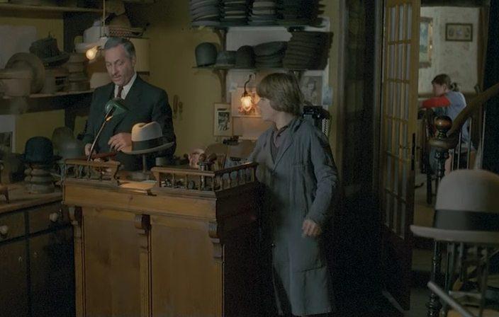 Кадр из фильма Призраки шляпника / Les fantômes du chapelier (1982)