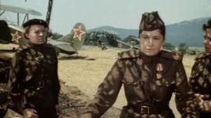 Кадры из фильма В небе "Ночные ведьмы" (1982)