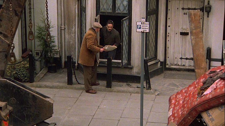 Кадр из фильма Лунный свет / Moonlighting (1982)
