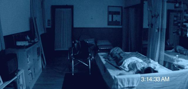 Кадр из фильма Паранормальное явление: Ночь в Токио / Paranômaru akutibiti: Dai-2-shô - Tokyo Night (2011)
