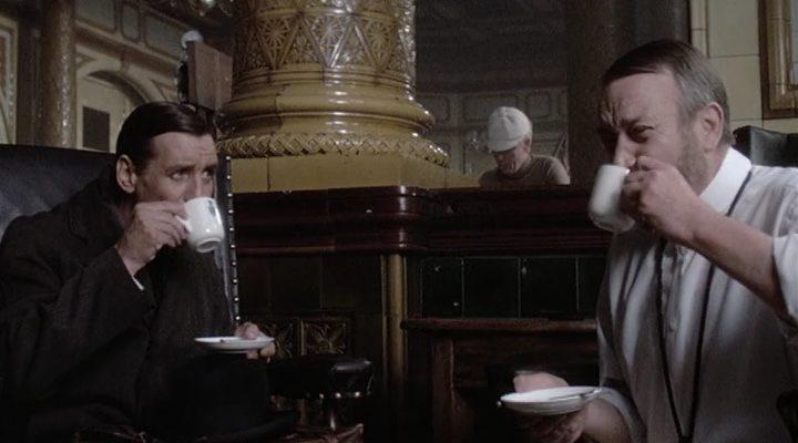 Кадр из фильма Миссионер / The Missionary (1982)