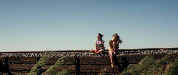Кадр из фильма Спокойной ночи, Луна / Little Birds (2011)