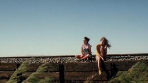 Кадры из фильма Спокойной ночи, Луна / Little Birds (2011)