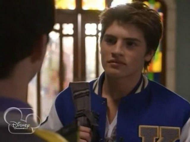 Кадр из фильма Школа Авалон / Avalon High (2010)