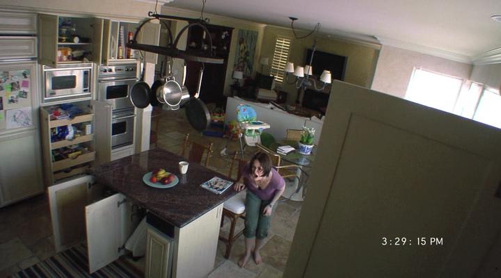 Кадр из фильма Паранормальное явление 2 / Paranormal Activity 2 (2010)