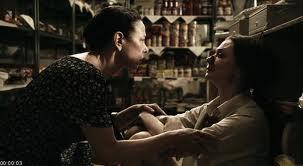 Кадр из фильма Линч / Relative Values (2010)