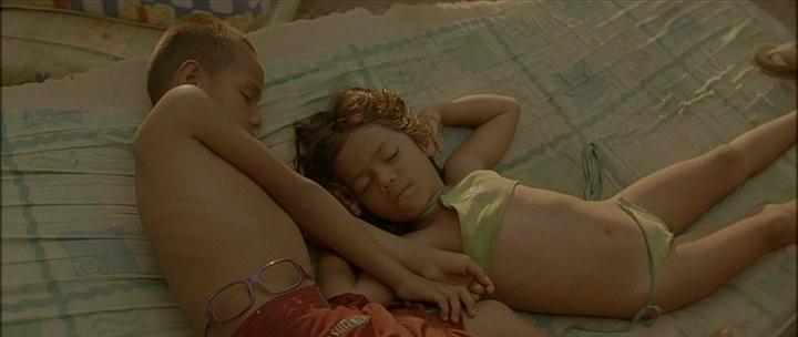 Кадр из фильма Холодные воды моря / Agua fria de mar (2010)