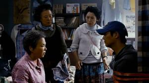 Кадры из фильма Банда с револьверами / Yukhyeolpo kangdodan (2010)