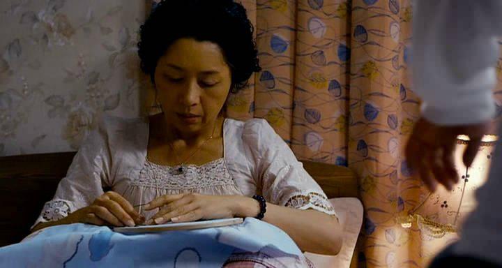 Кадр из фильма Банда с револьверами / Yukhyeolpo kangdodan (2010)