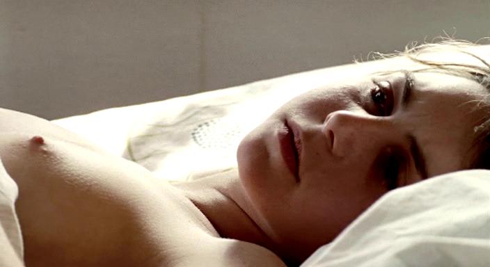 Кадр из фильма Мир, я тебя люблю / Universalove (2009)