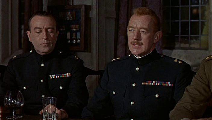 Кадр из фильма Мотивы славы / Tunes of Glory (1960)
